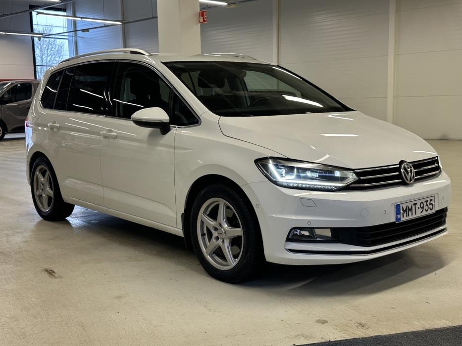 VOLKSWAGEN Touran 2016