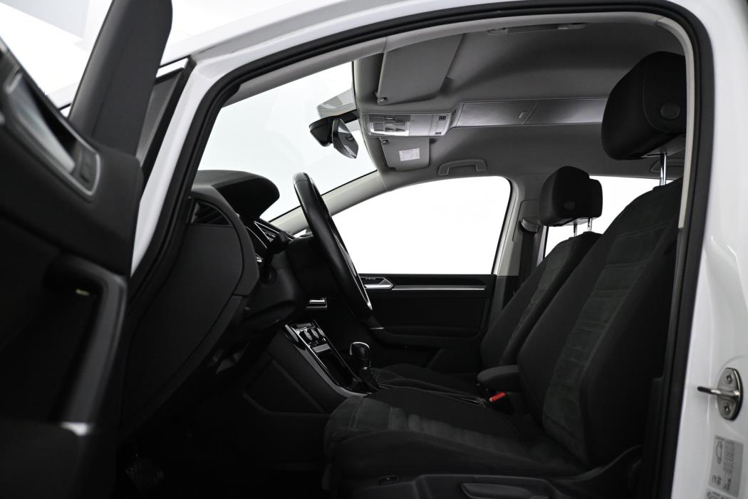 VOLKSWAGEN Touran 2016