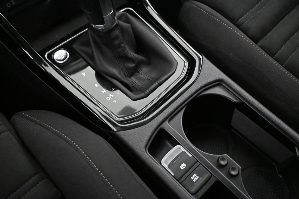 VOLKSWAGEN Touran 2016