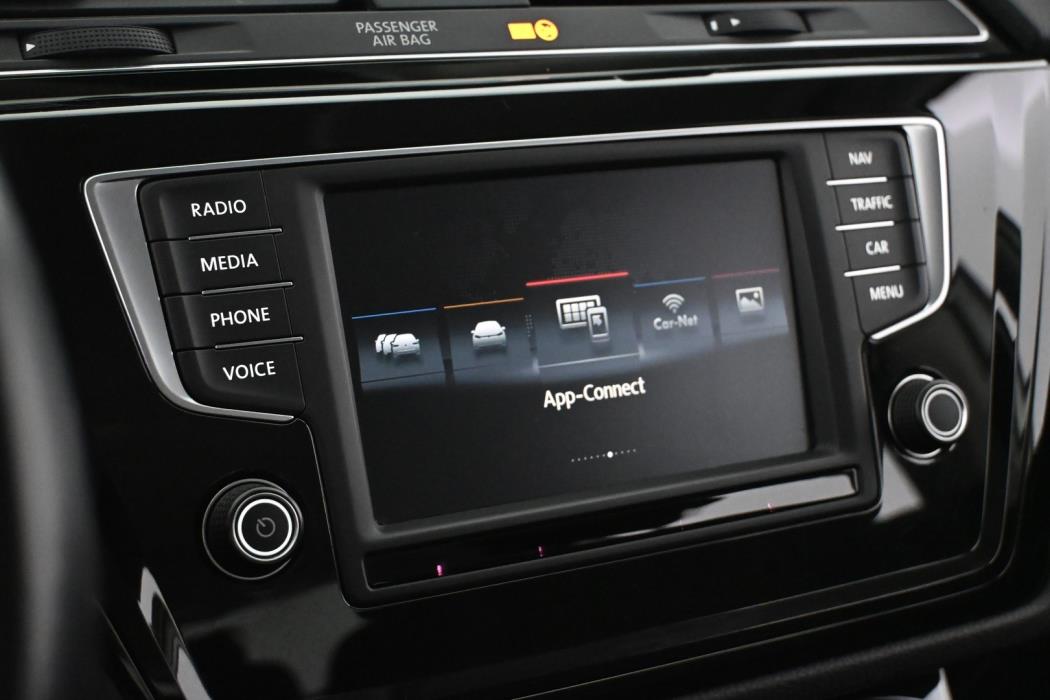 VOLKSWAGEN Touran 2016