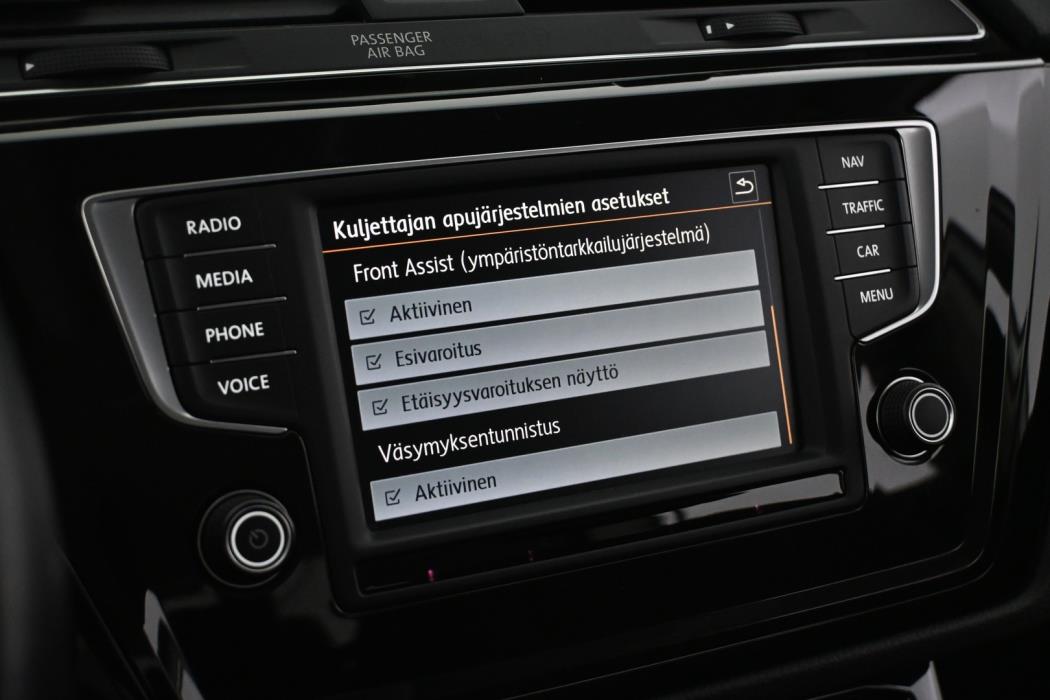 VOLKSWAGEN Touran 2016