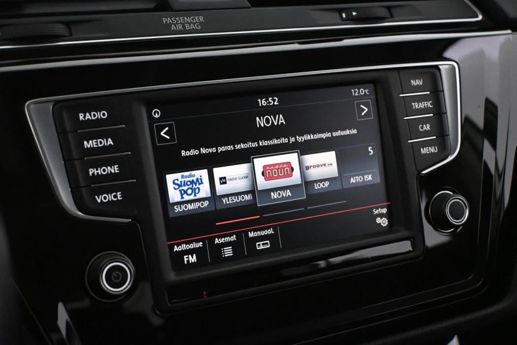 VOLKSWAGEN Touran 2016