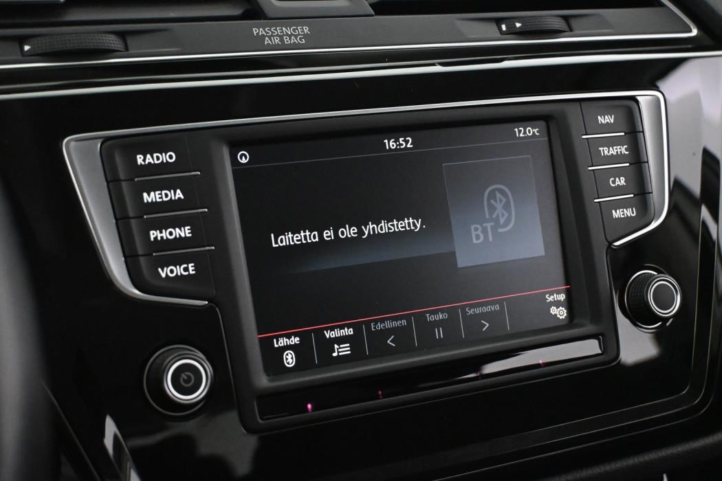 VOLKSWAGEN Touran 2016