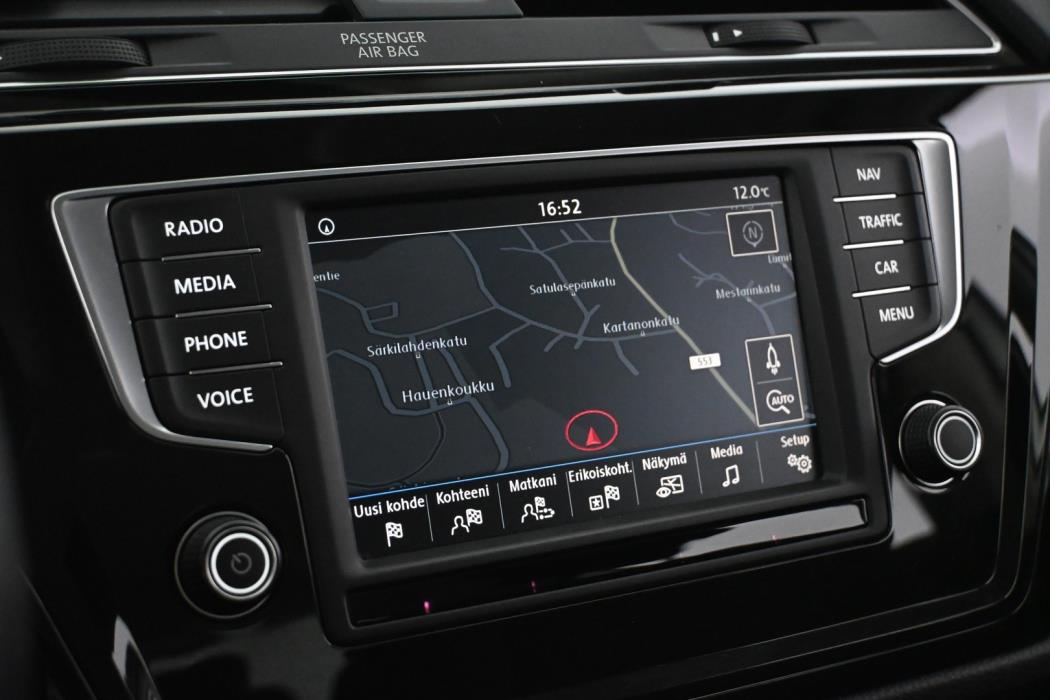 VOLKSWAGEN Touran 2016