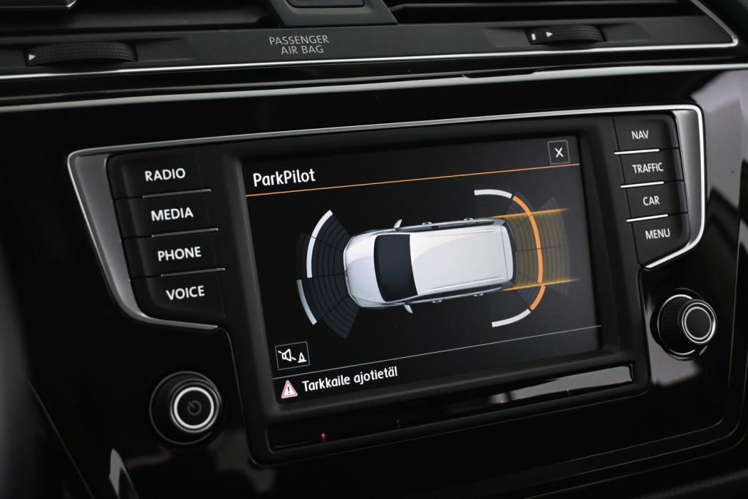 VOLKSWAGEN Touran 2016