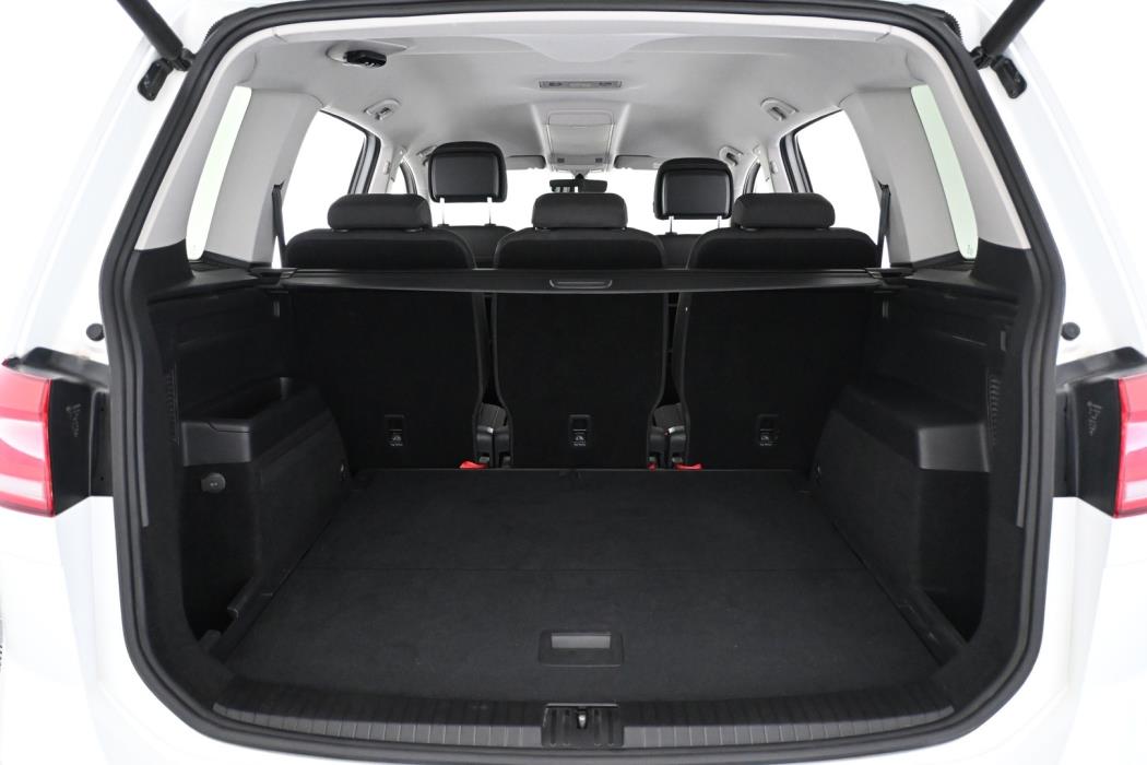 VOLKSWAGEN Touran 2016