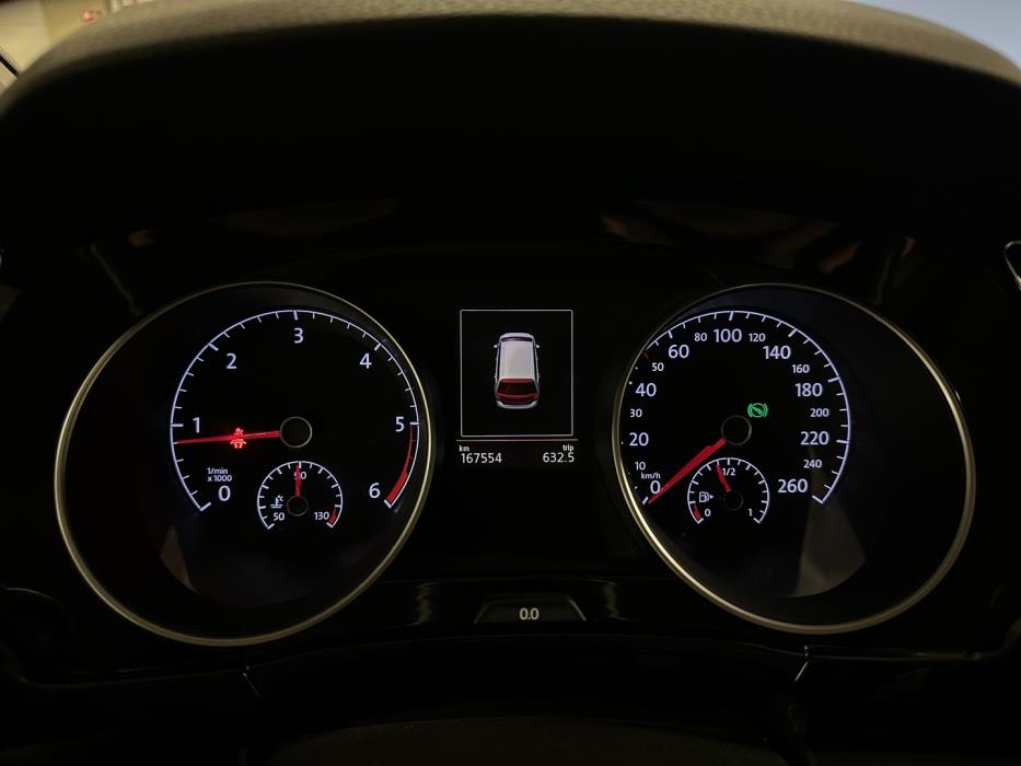 VOLKSWAGEN Touran 2016