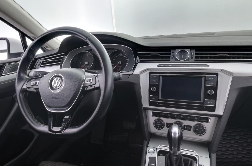 VOLKSWAGEN Passat 2018