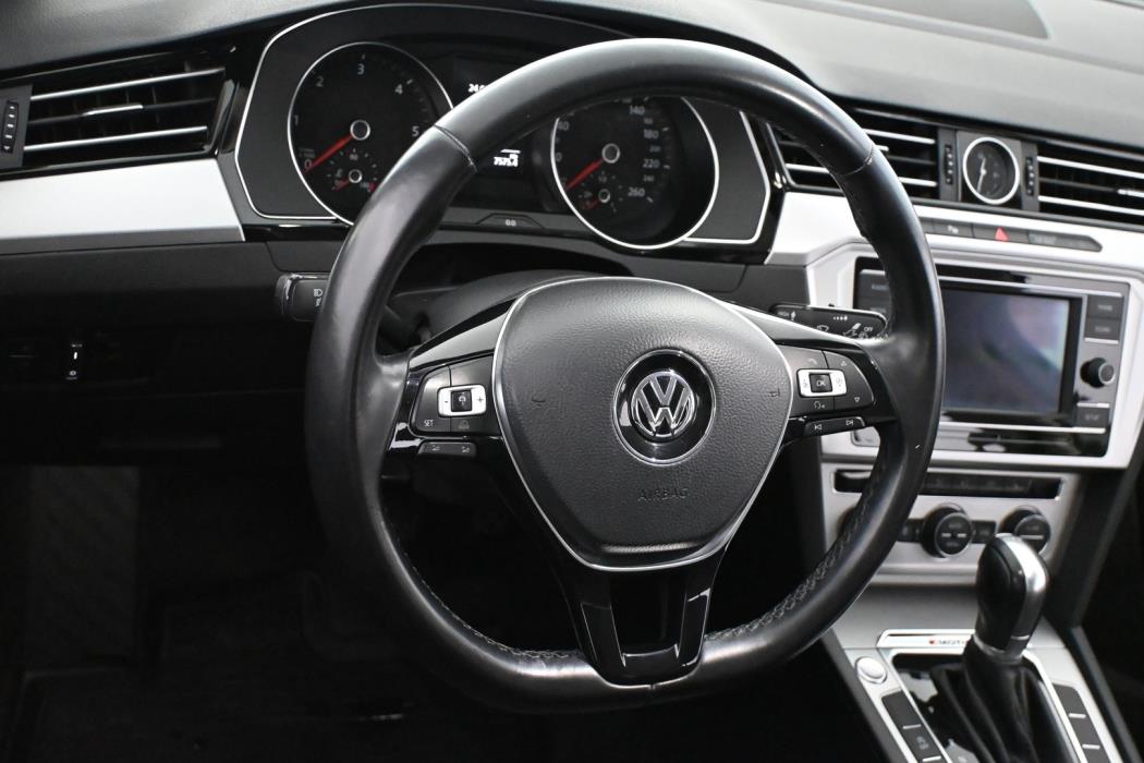 VOLKSWAGEN Passat 2018