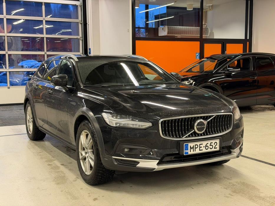 VOLVO V90 Cross Country 2021