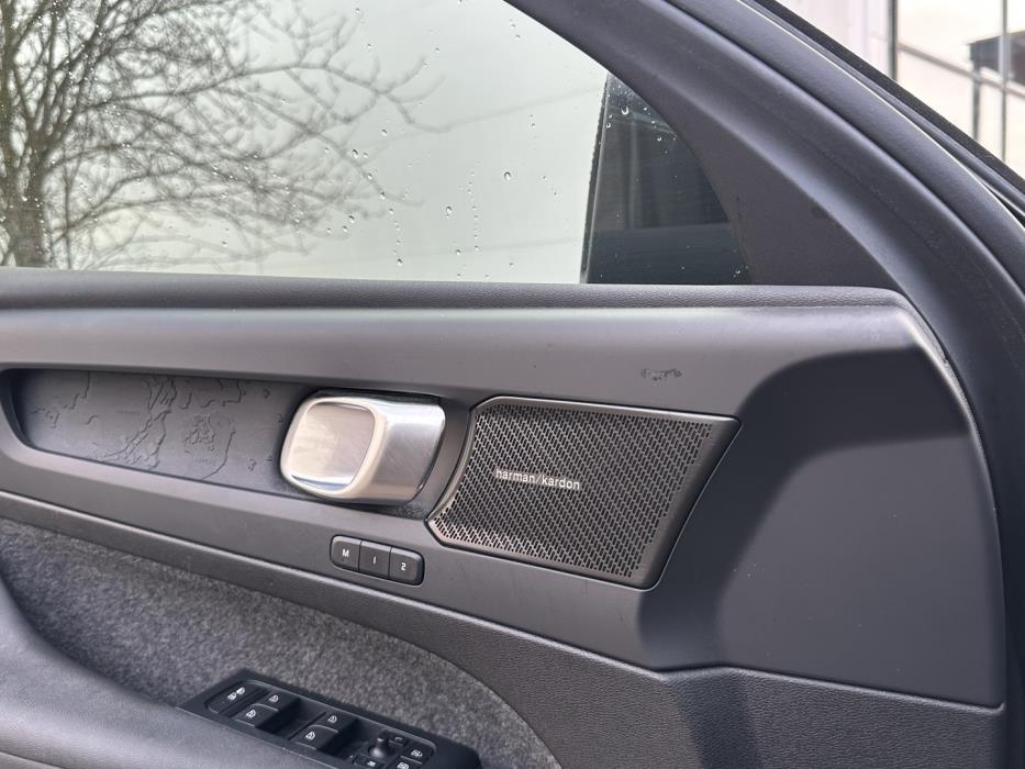 VOLVO C40 2024