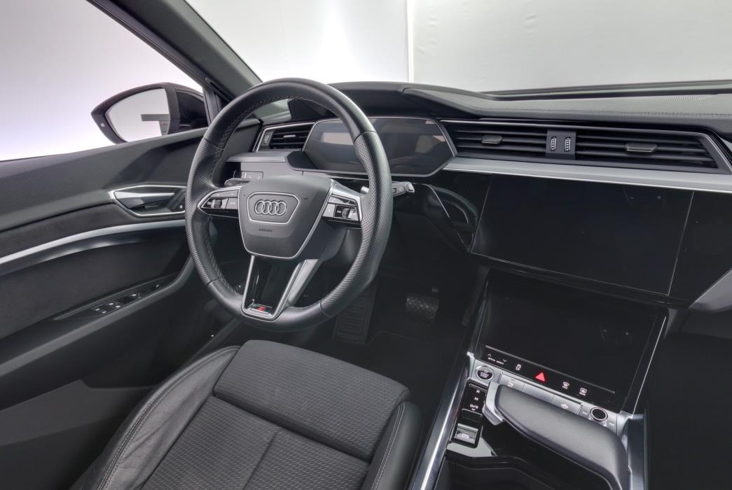 AUDI e-tron 2022