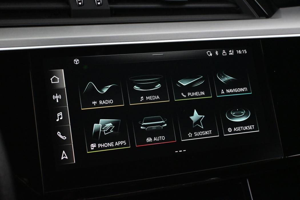 AUDI e-tron 2022
