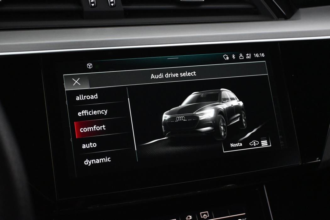 AUDI e-tron 2022