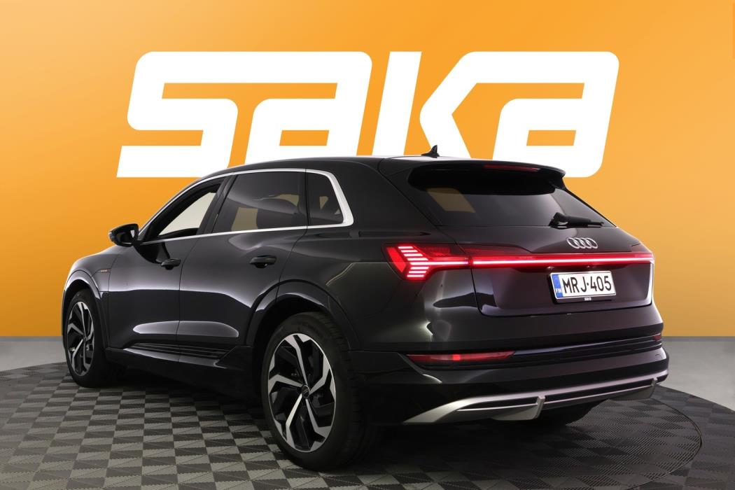 AUDI e-tron 2022