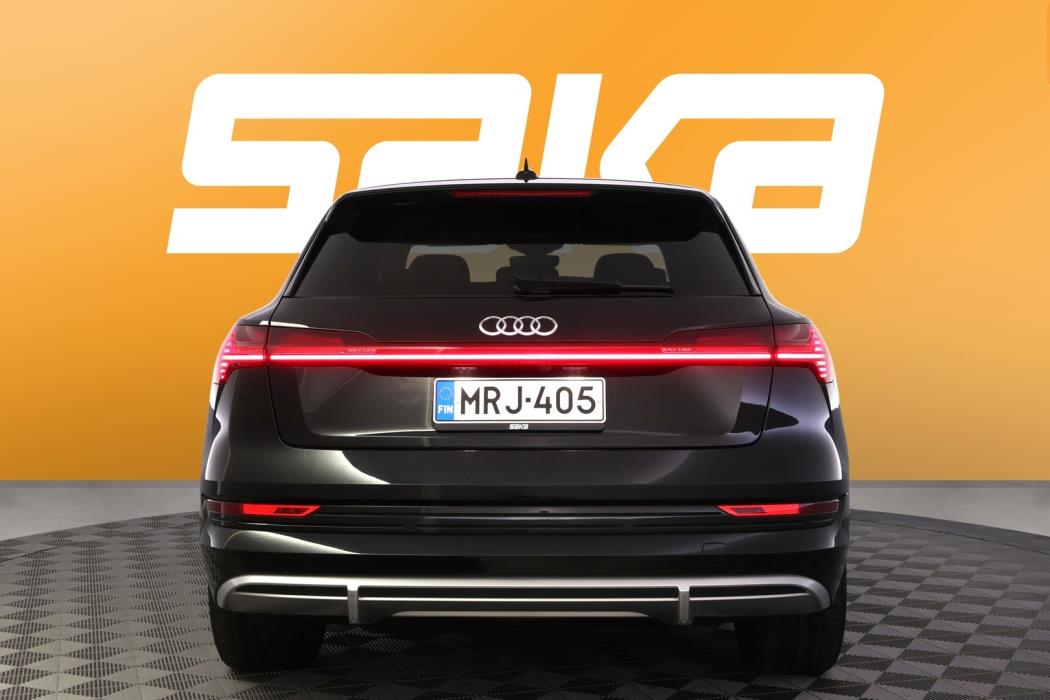 AUDI e-tron 2022