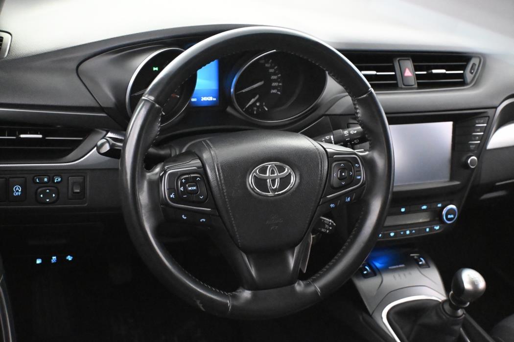 TOYOTA Avensis 2016