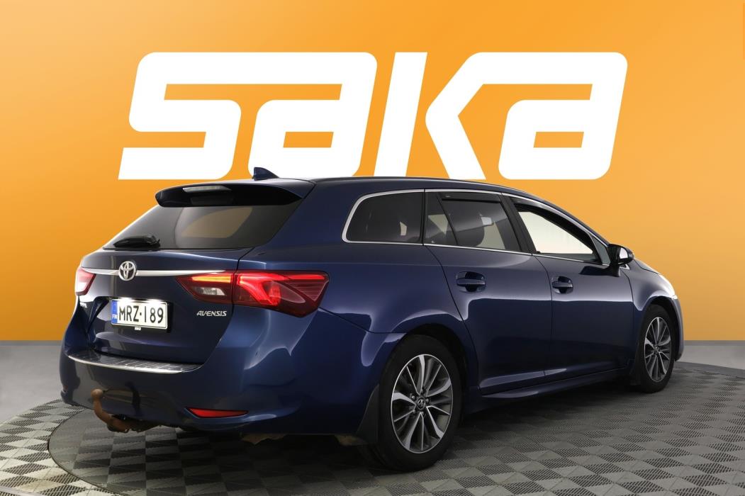 TOYOTA Avensis 2016