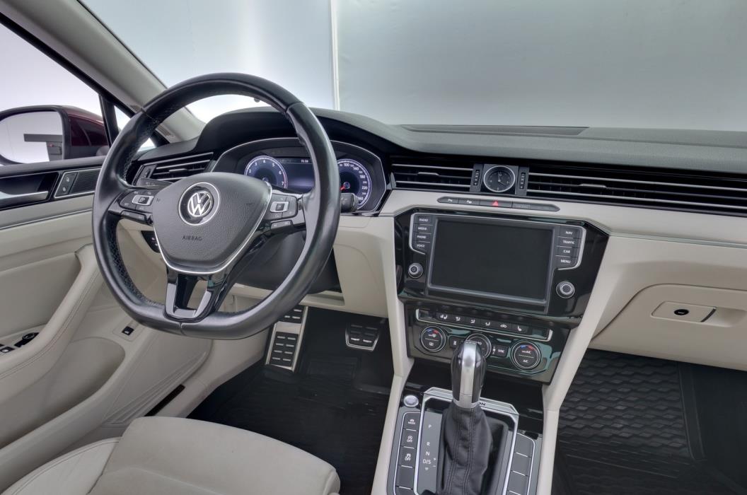 VOLKSWAGEN Passat 2016