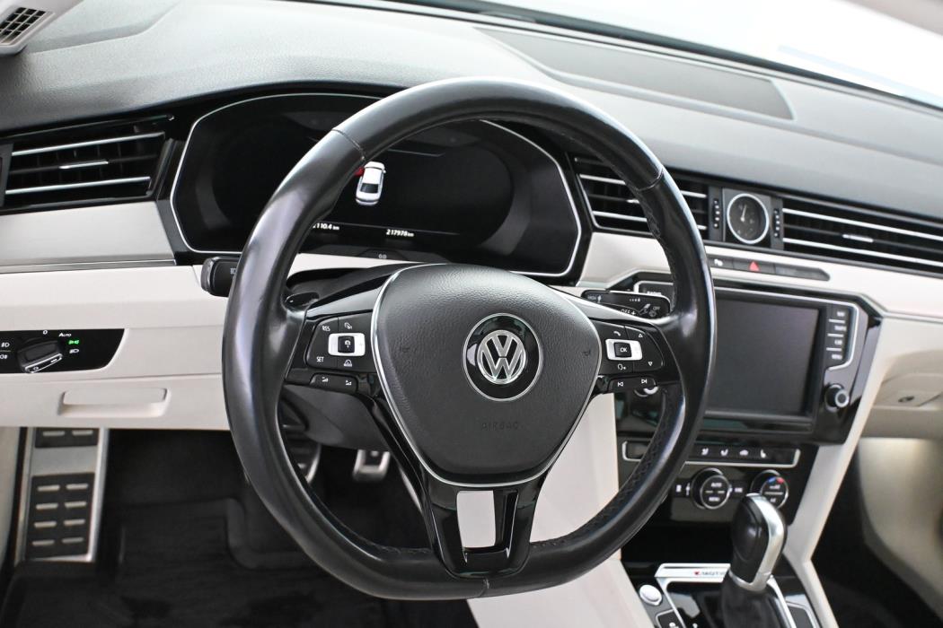 VOLKSWAGEN Passat 2016