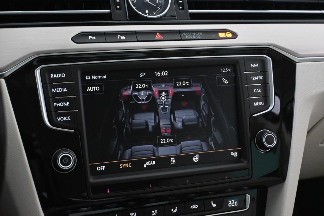 VOLKSWAGEN Passat 2016