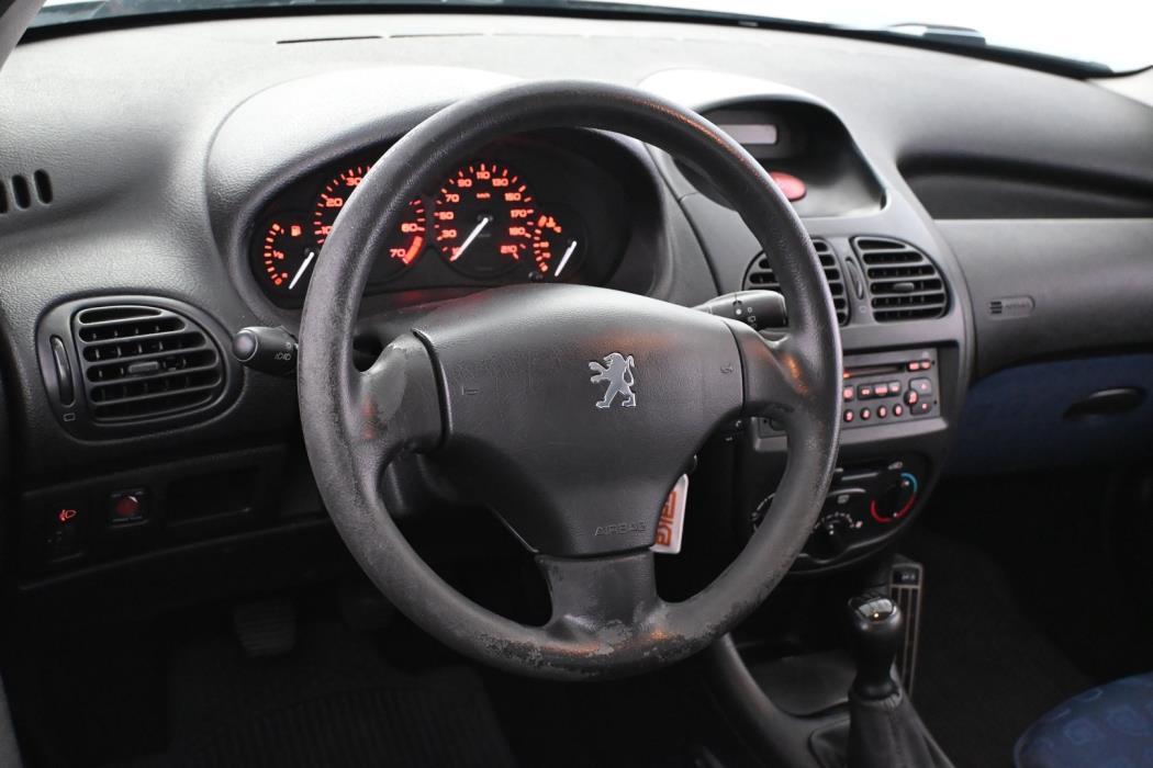 PEUGEOT 206 2002