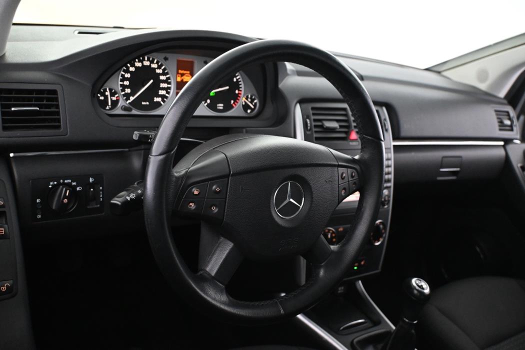 MERCEDES-BENZ B 2011