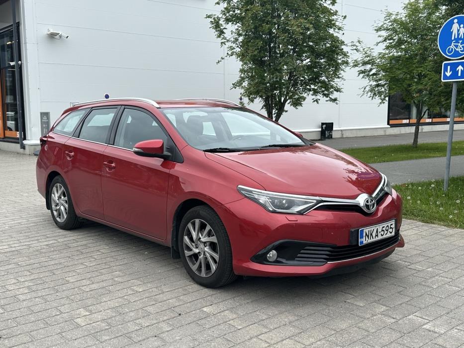TOYOTA Auris 2016