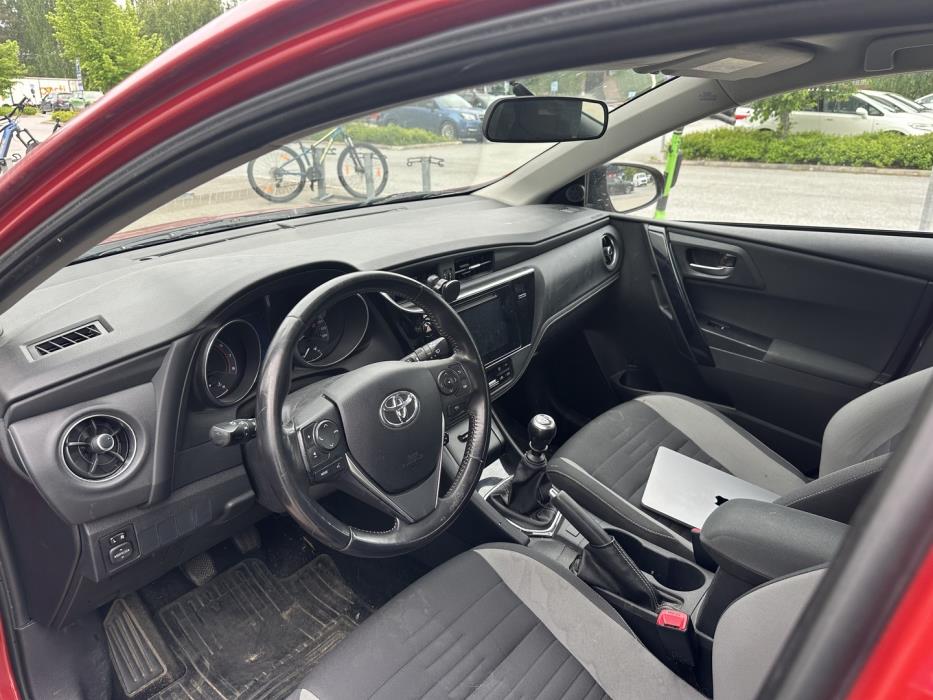 TOYOTA Auris 2016