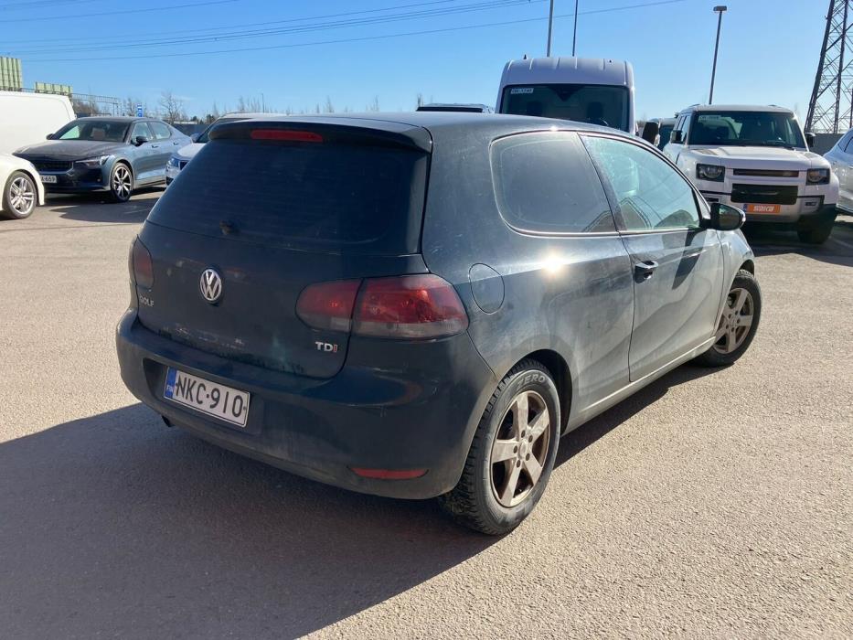 VOLKSWAGEN Golf 2012