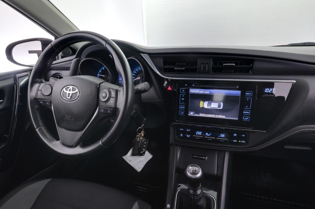 TOYOTA Auris 2016