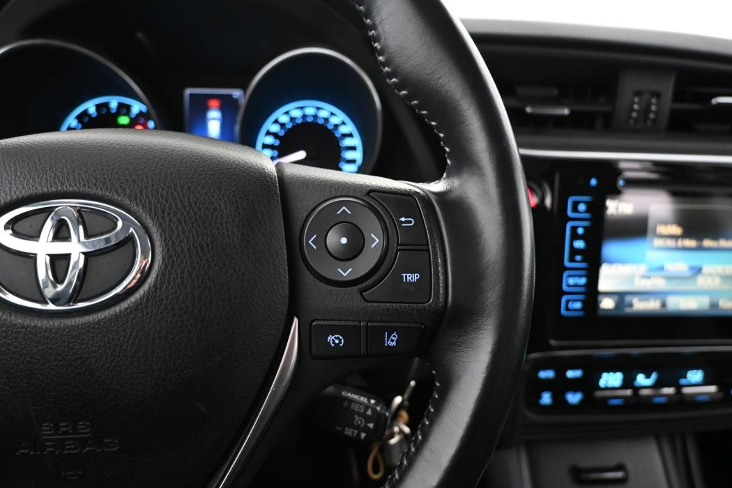 TOYOTA Auris 2016