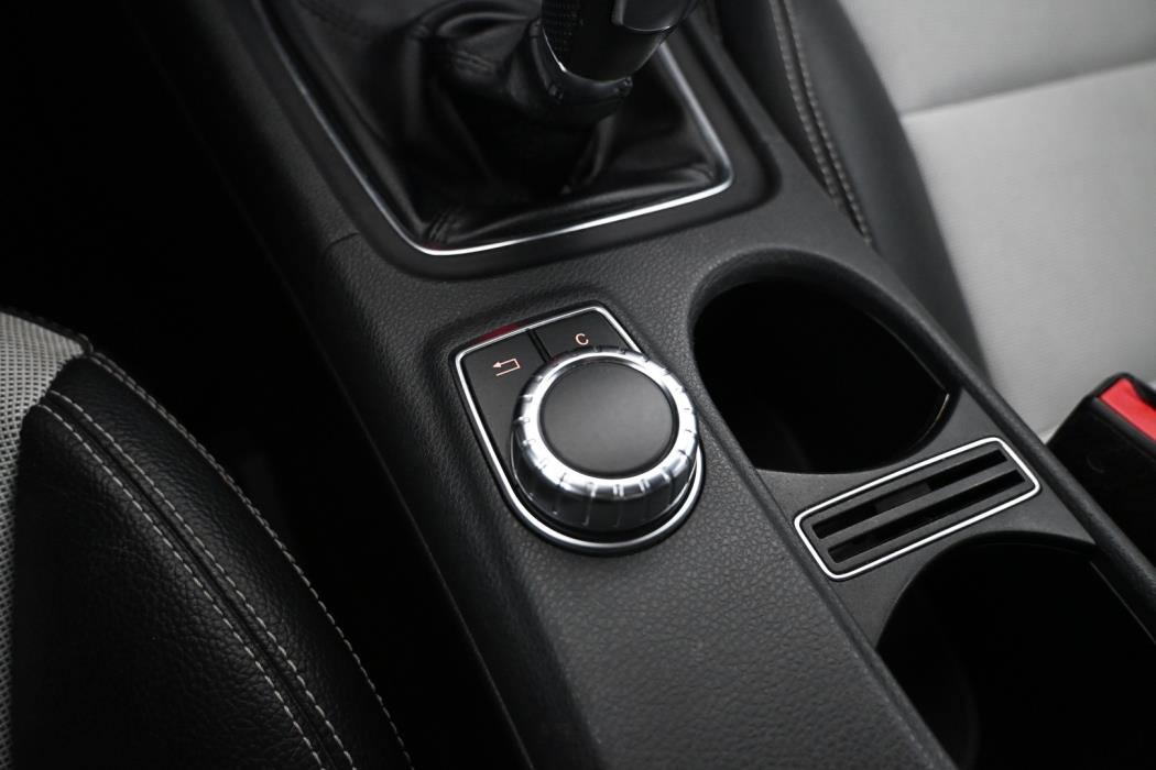 MERCEDES-BENZ A 2013