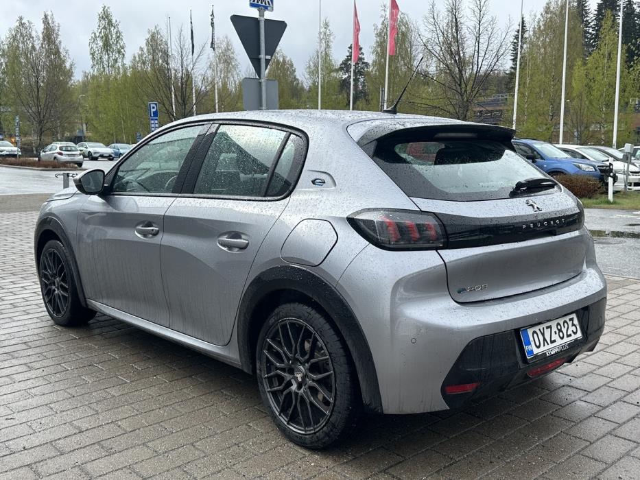 PEUGEOT e-208 2021