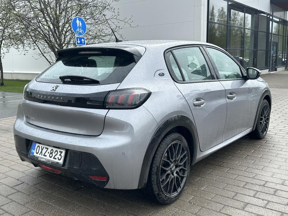 PEUGEOT e-208 2021