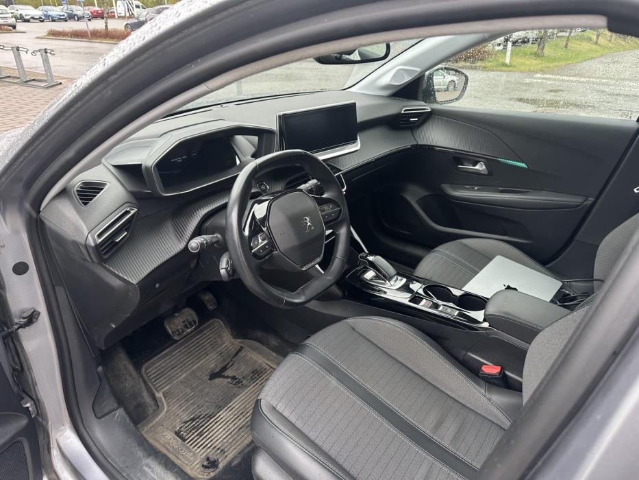 PEUGEOT e-208 2021