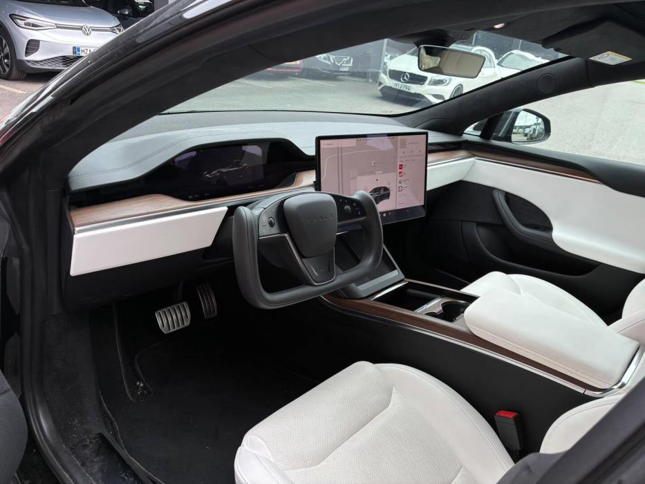 TESLA Model S 2023