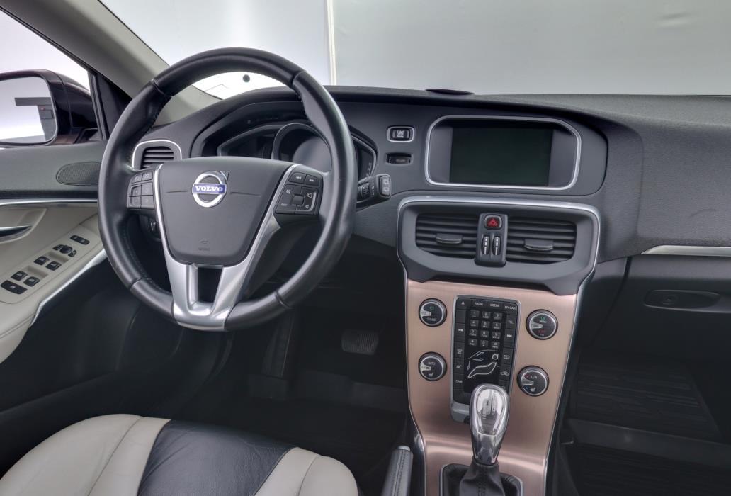 VOLVO V40 Cross Country 2013