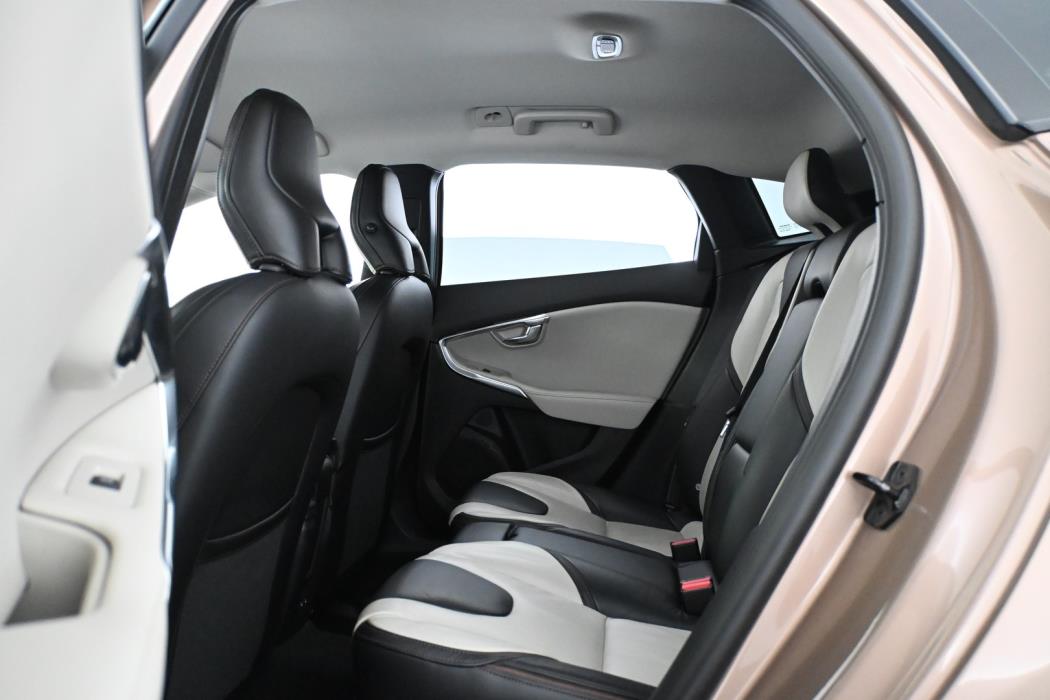 VOLVO V40 Cross Country 2013