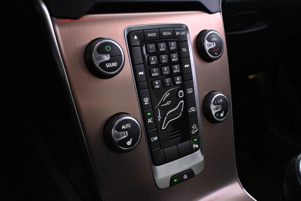 VOLVO V40 Cross Country 2013