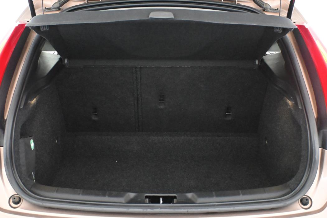 VOLVO V40 Cross Country 2013