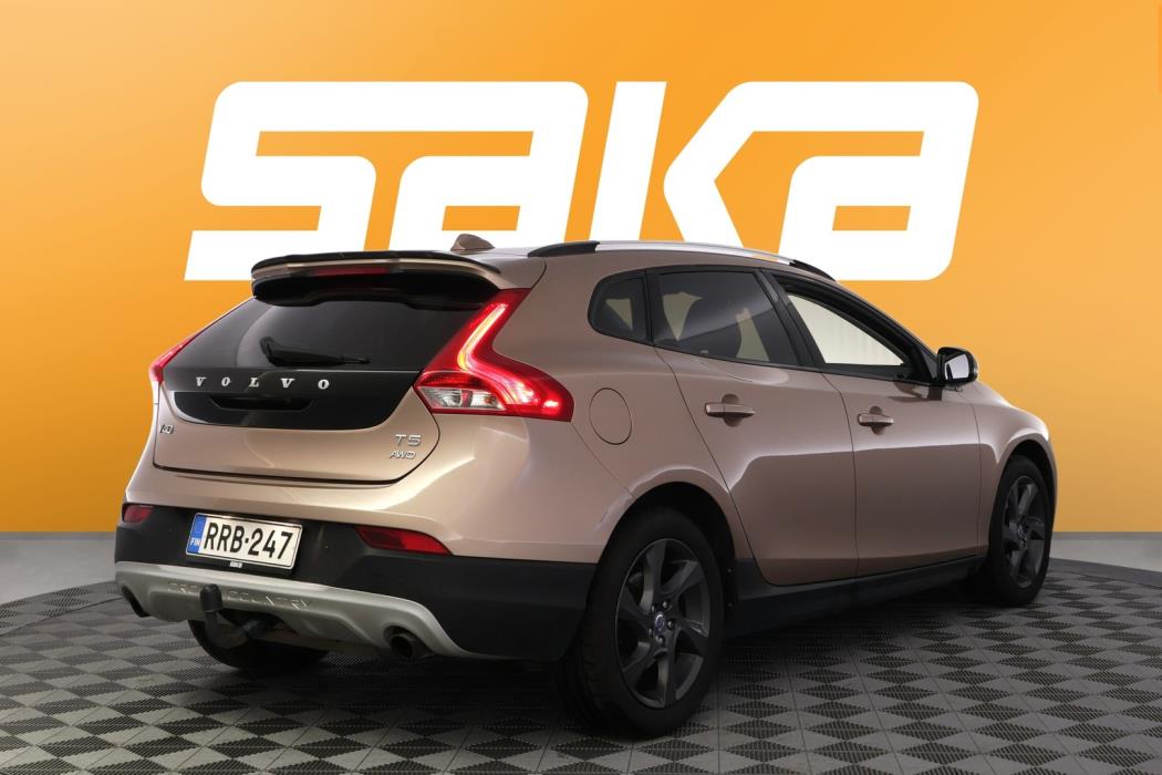 VOLVO V40 Cross Country 2013
