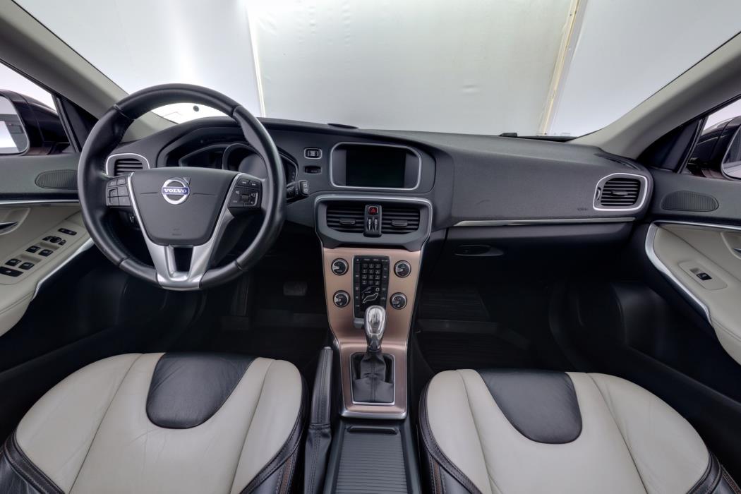 VOLVO V40 Cross Country 2013