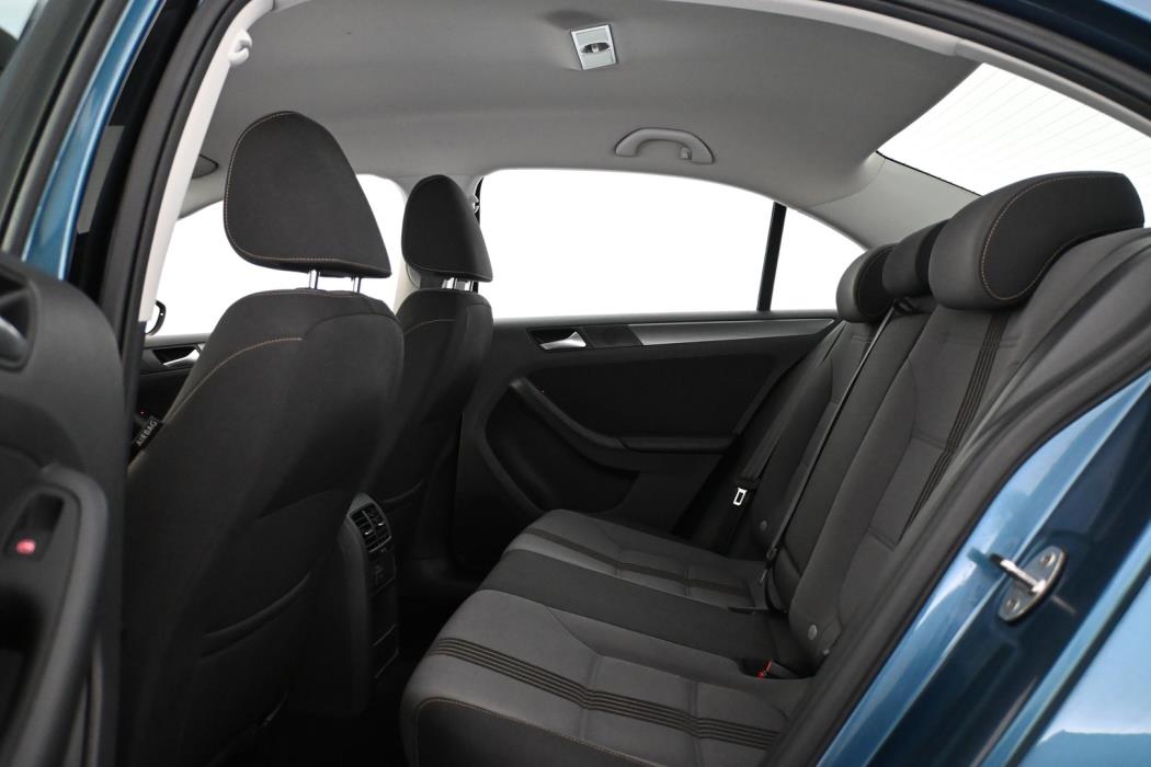 VOLKSWAGEN Jetta 2016