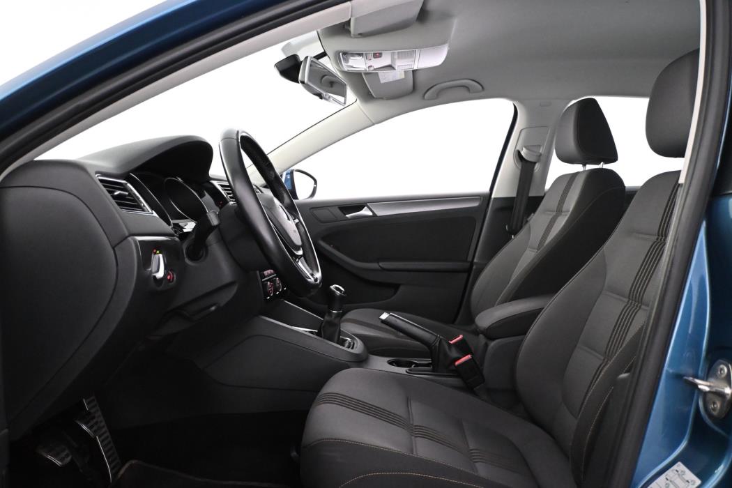 VOLKSWAGEN Jetta 2016