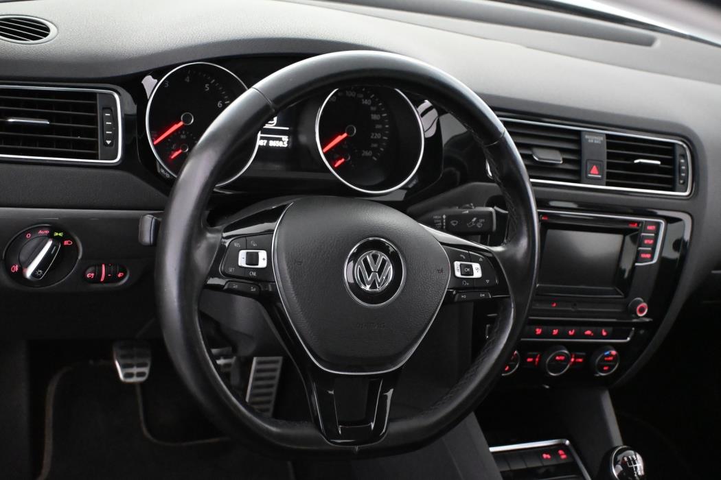 VOLKSWAGEN Jetta 2016