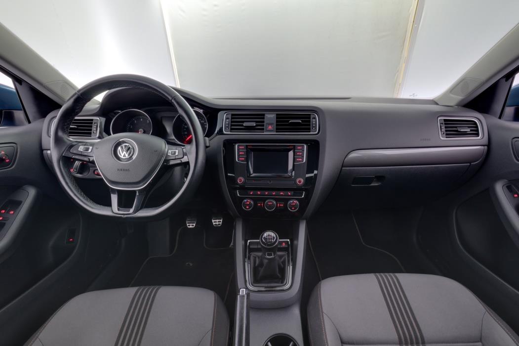 VOLKSWAGEN Jetta 2016