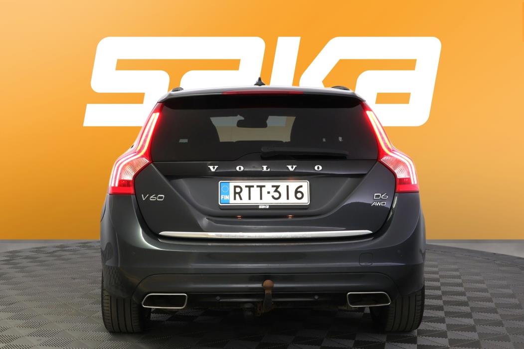 VOLVO V60 2015