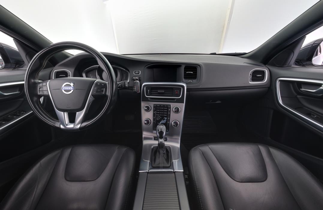 VOLVO V60 2015