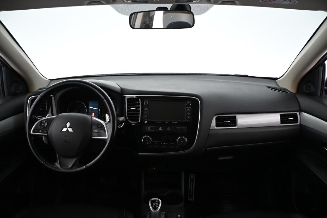 MITSUBISHI Outlander PHEV 2015